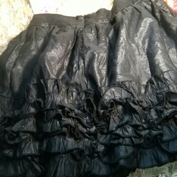 Black Beatiful Skirt - Picture 7 of 8